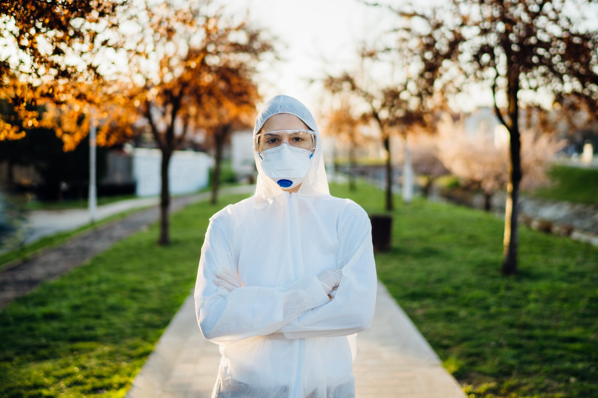What is the impact of outdoor air pollution on COVID-19 mortality?